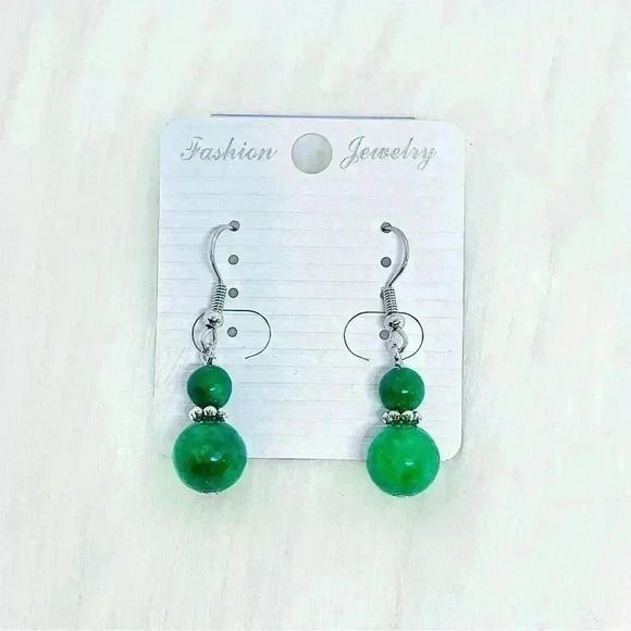 Simple Retro Gourd Shaped Earrings in Green - Picture 4 of 4